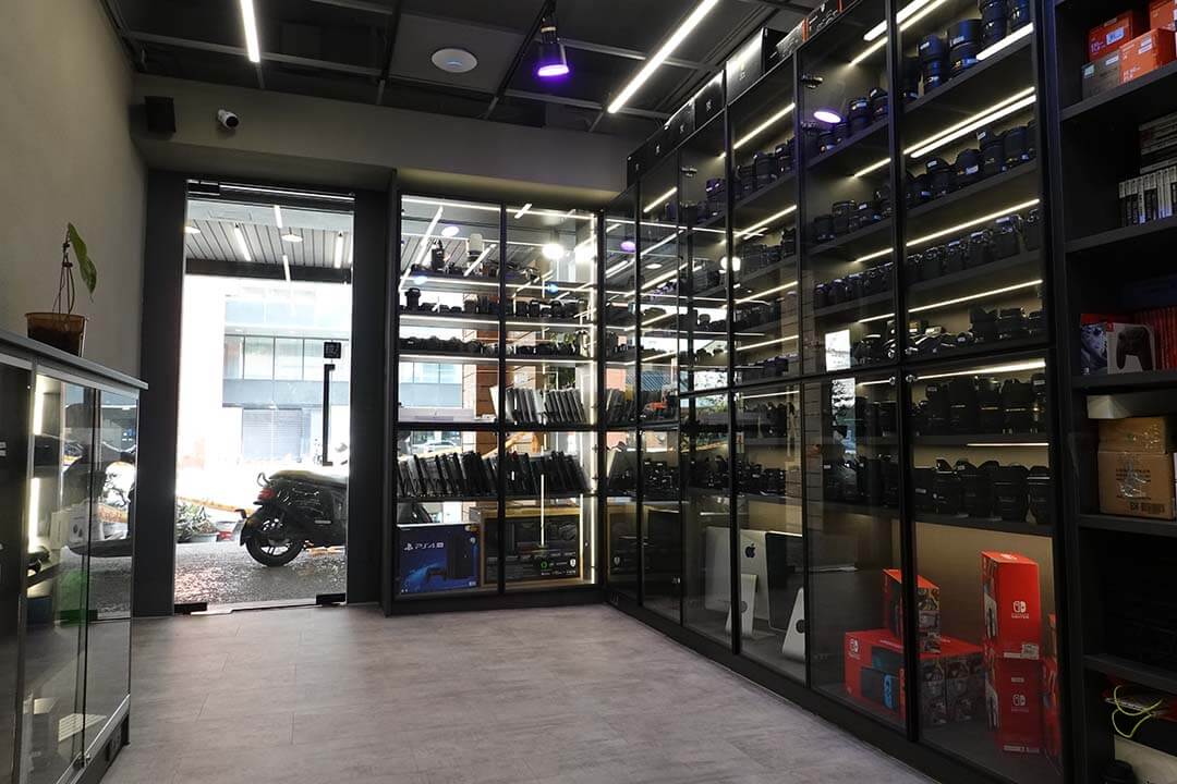 青蘋果3C 門市內部環境|展示相機、Switch、筆電等回收商品